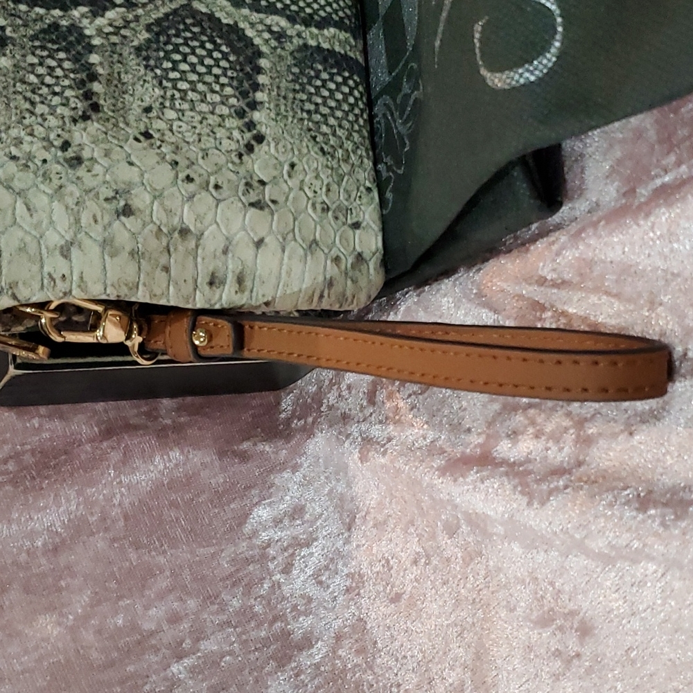 Vince Camuto Crossbody bag - Picture 6 of 13